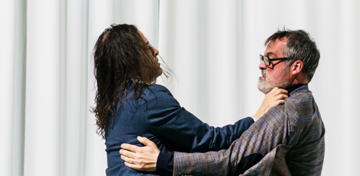 Christophe Bergon met en scène PRLMNT de Camille de Toledo