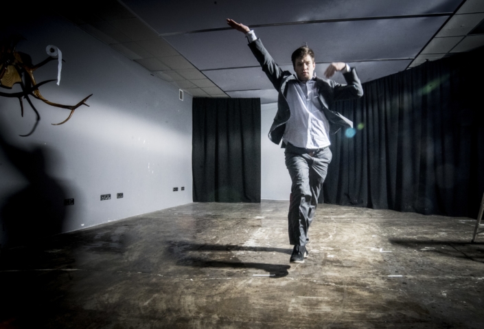 Eimantas Pakalka dans Le journal d’un fou de Gogol mis en scène par Oskaras Korsunovas photo D.Matvejas