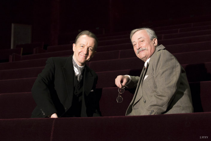 Christophe BARBIER & Emmanuel DECHARTRE dans la salle du Petit Montparnasse photo J.Stey