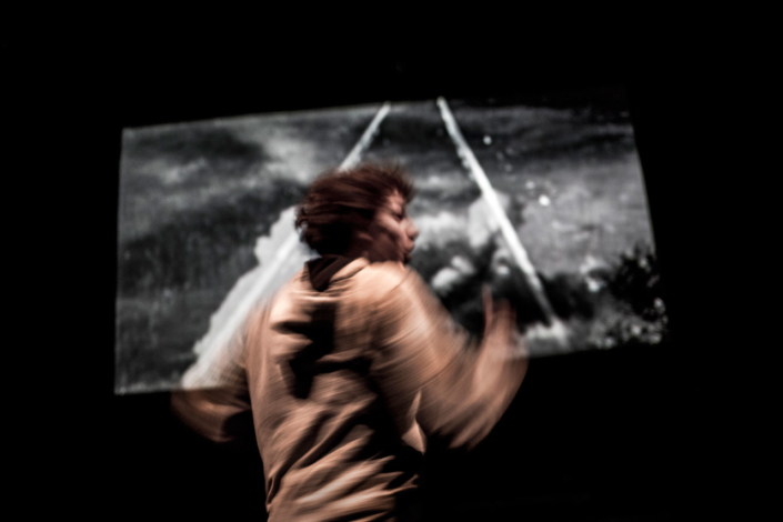 Rémi Fortin dans Crocodiles © Mat Jacob Tendance floue