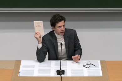 Guillaume Bailliart fait réentendre L’Ordre du discours de Michel Foucault dans les amphithéâtres d’universités © Marc Domage