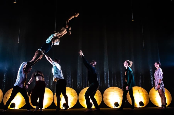 Out of Chaos par le cie Gravity & Other Myths photo John Fisher