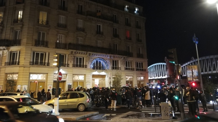 Rassemblement devant les Bouffes du Nord @ SUD