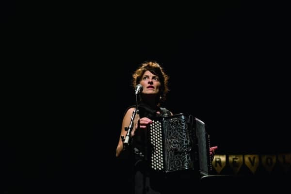 / critique / Chloé Lacan met Nina Simone à l’accordéon