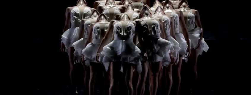 Le Lac des Cygnes d'Angelin Preljocaj © Jean-Claude Carbonne