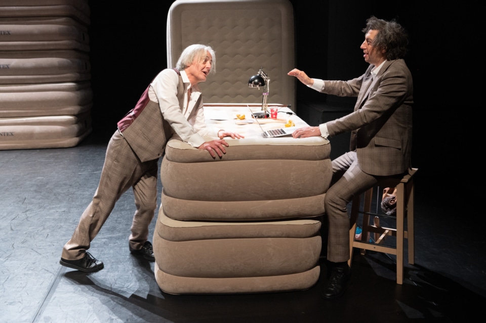 Gilles Ostrowsky et Grégoire Oestermann dans Voyage en Ataxie