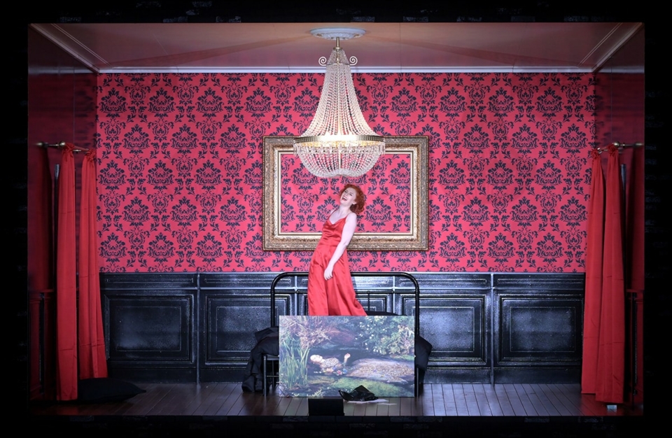 Olivier Py met en scène La Voix humaine et Point d'orgue au Théâtre des Champs-Élysées avec Patricia Petibon