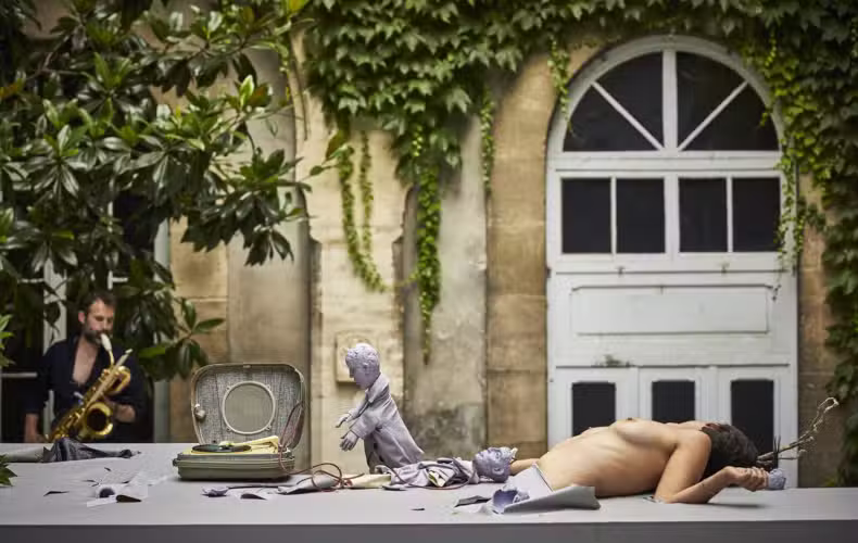 Làoùtesyeuxseposent de Johanny Bert, Thomas Quinart et Faustine Lancel
