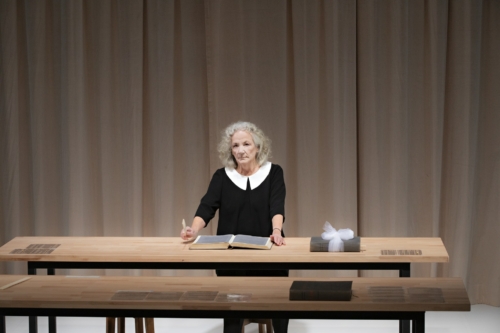 Catherine Hiegel dans Les Règles du Savoir-Vivre de Lagarce mise en scène Marcial Di Fonzo Bo Porte Saint-Martin