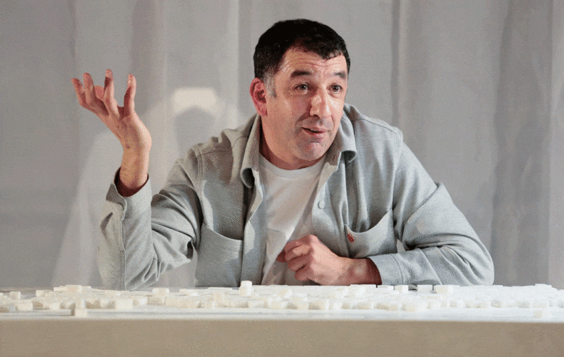 Rachid Bouali dans Dissolution de Julia Vidit et Catherine Verlaguet