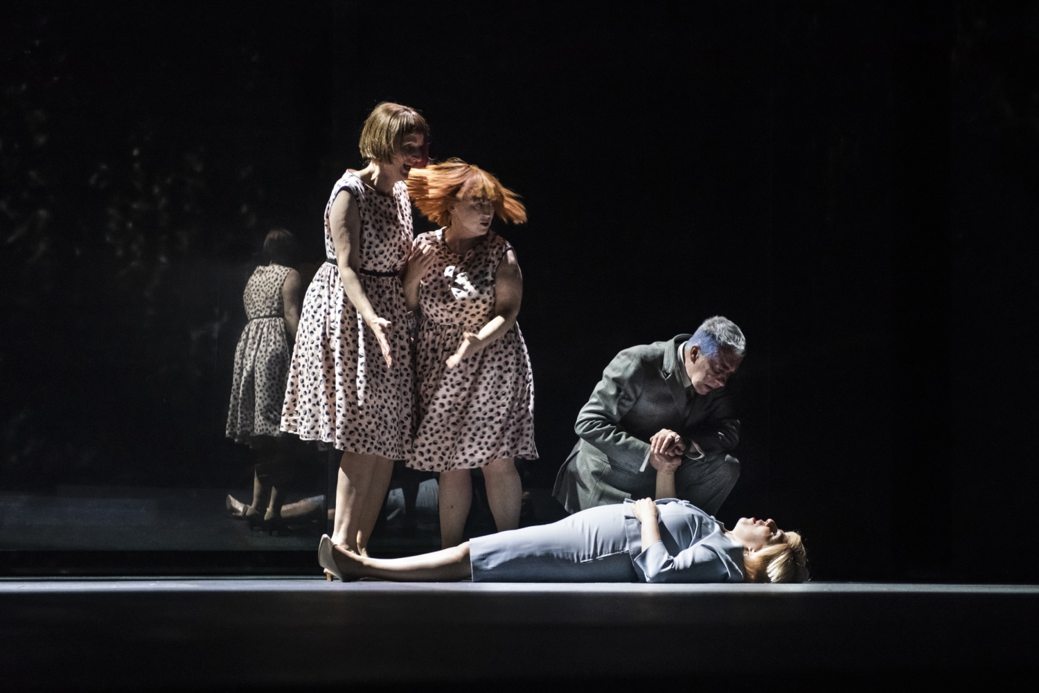 Cendrillon de Pommerat, un spectacle qui tue la mère ! - Sceneweb
