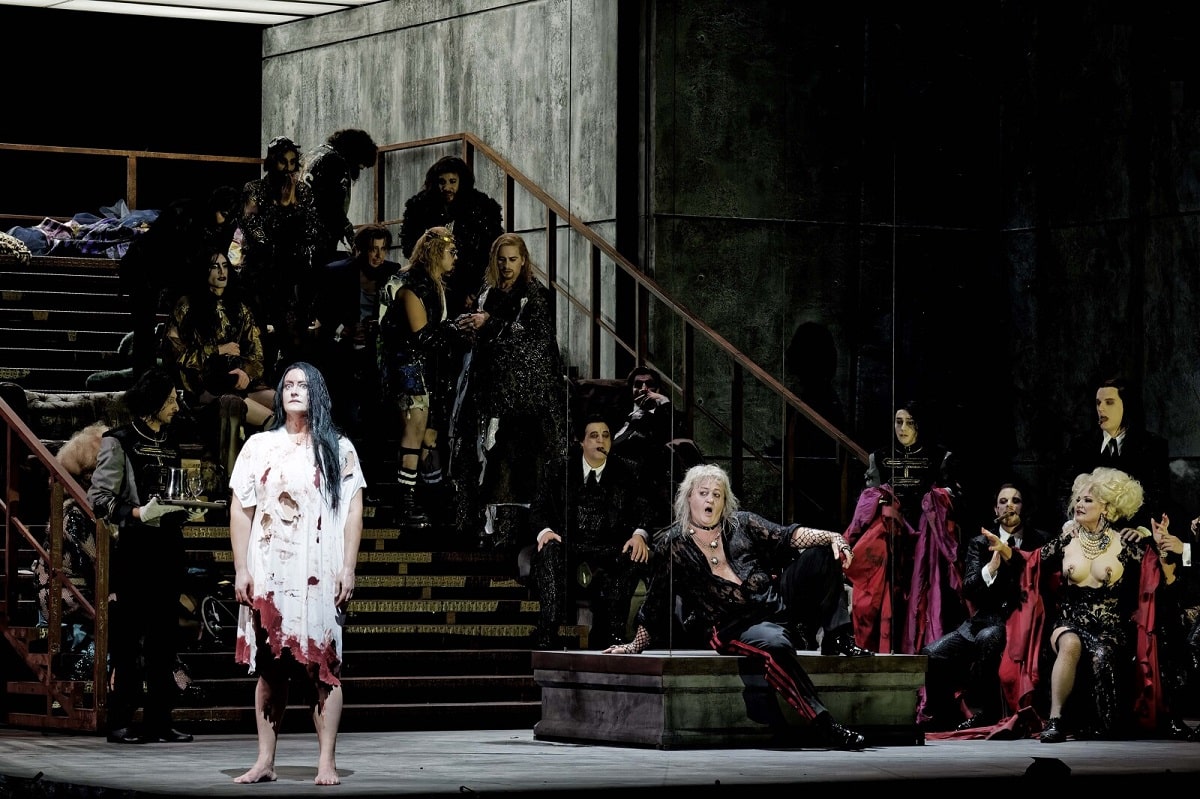 Elza van den Heever, John Daszak & Karita Mattila dans Salome par Lydia Steier © Agathe Poupeney  Opéra national de Paris