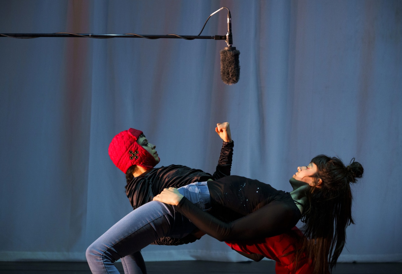 « Boîte noire », la sexualité enfermée entre cirque et théâtre