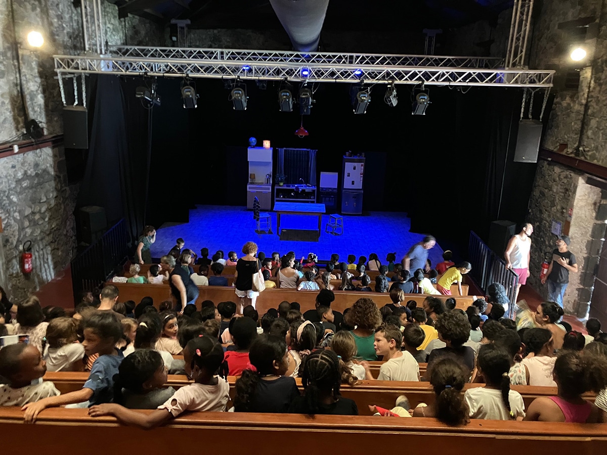 Le festival Komidi fait battre le coeur du théâtre sur l'île de la Réunion