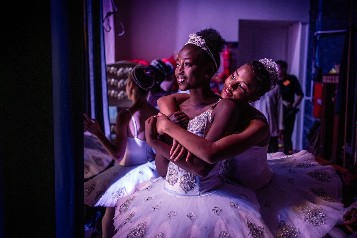Au Kenya, des bidonvilles au ballet, la pirouette par la danse