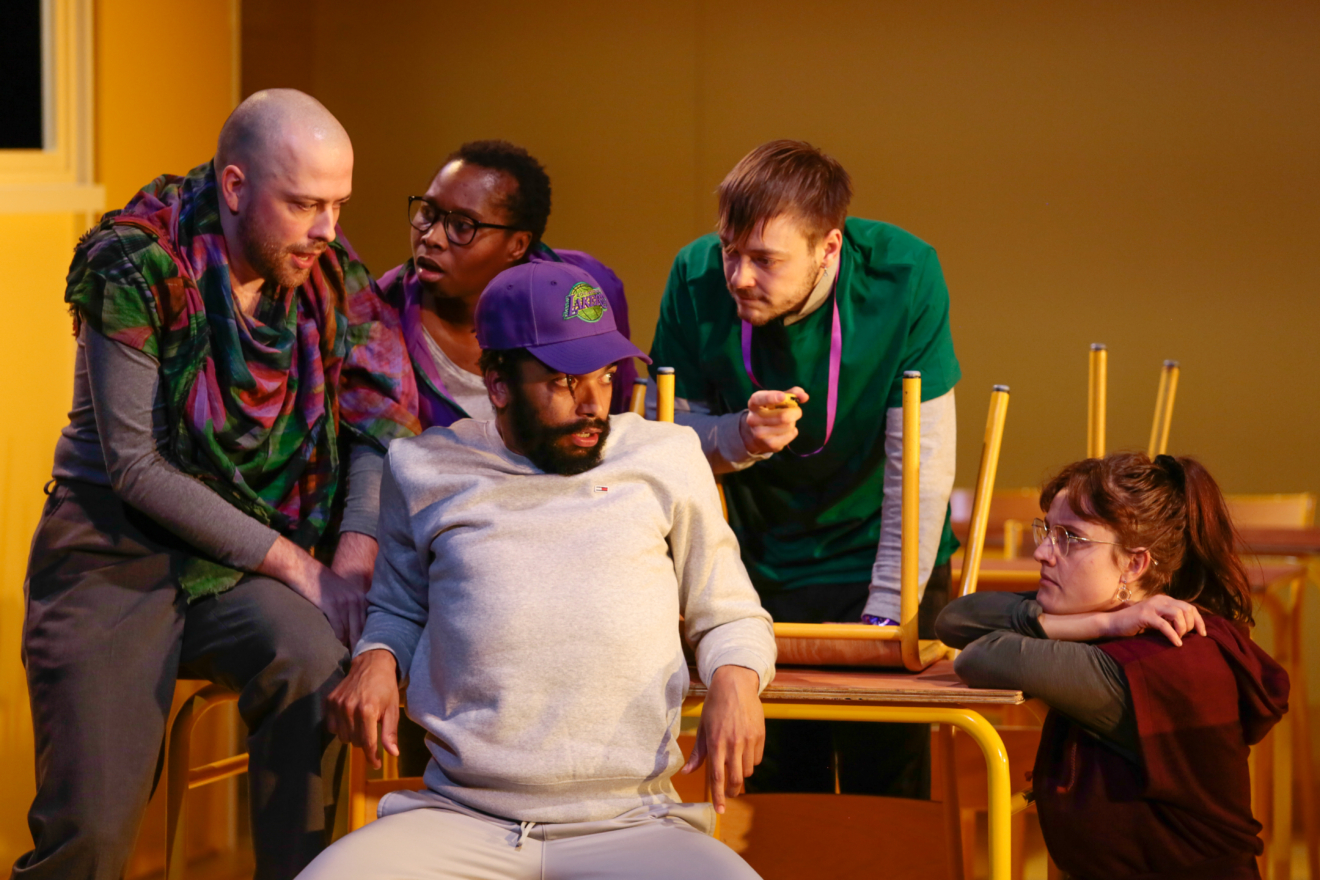 Julia Vidit monte Quatrième A Lutte de classe de Guillaume Cayet à La Manufacture CDN de Nancy