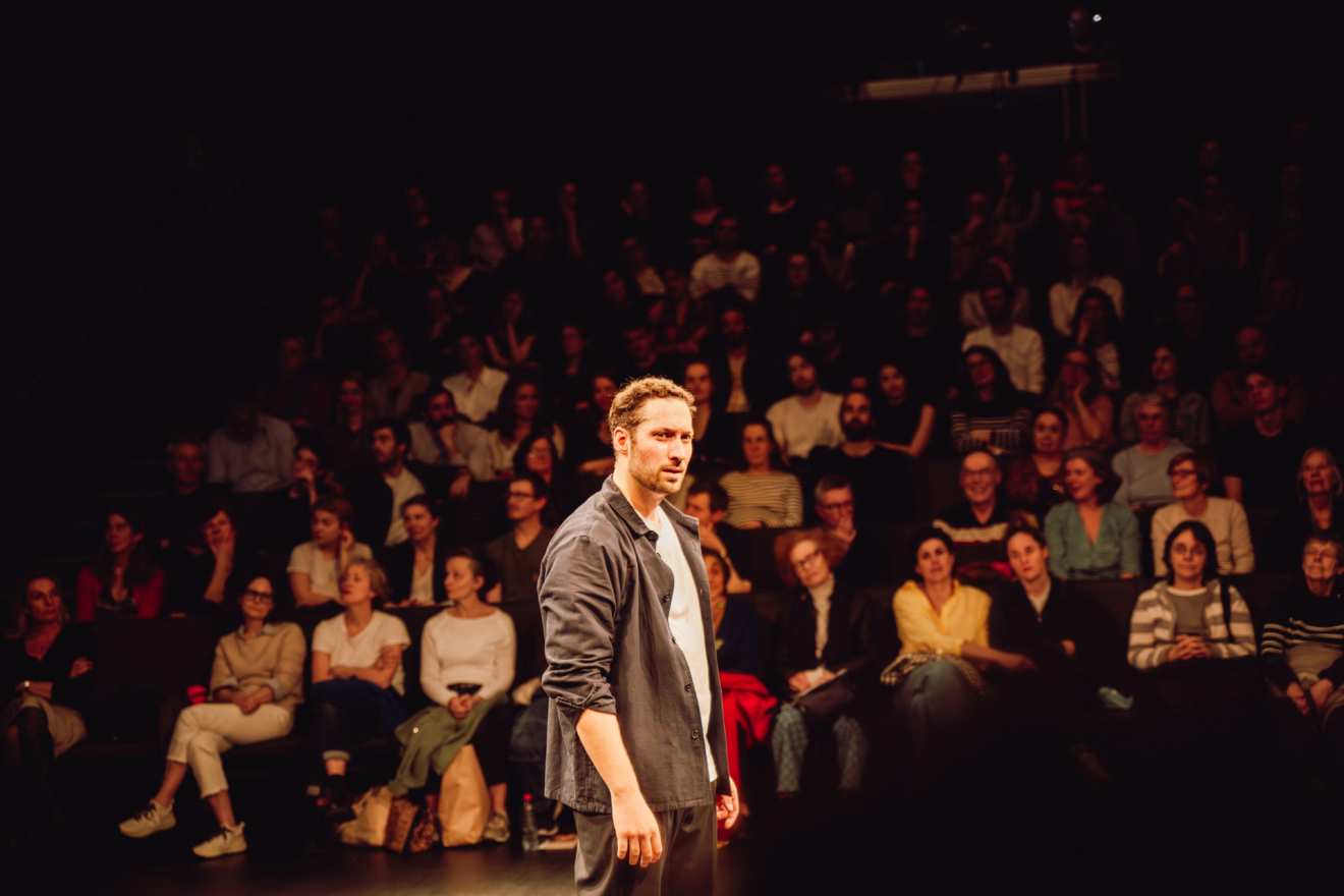 Hugues Duchêne monte L'Abolition des privilèges d'après Bertrand Guillot au Théâtre 13