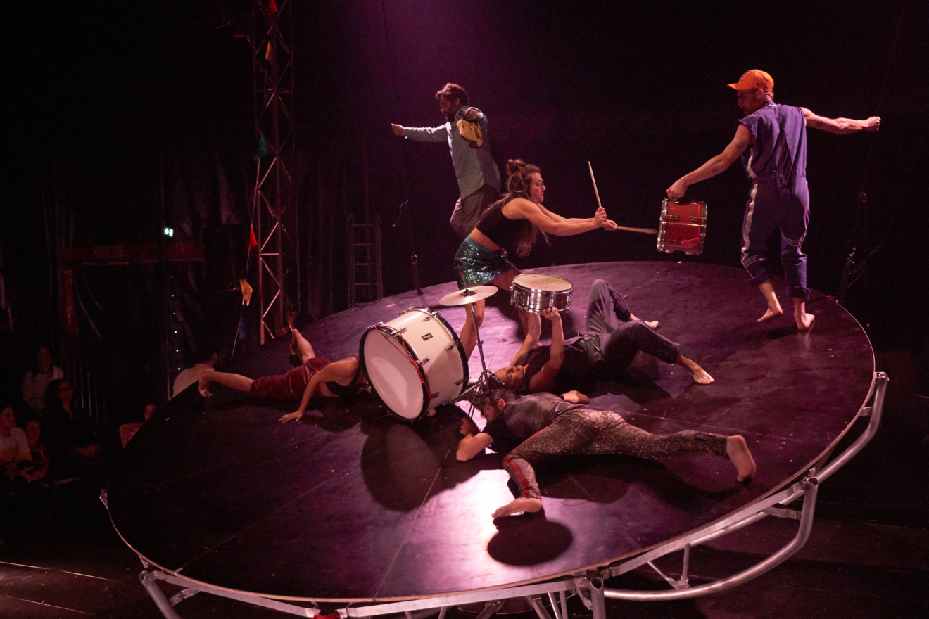 ＂Bluff !＂, la vérité du cirque a une tête de culbuto