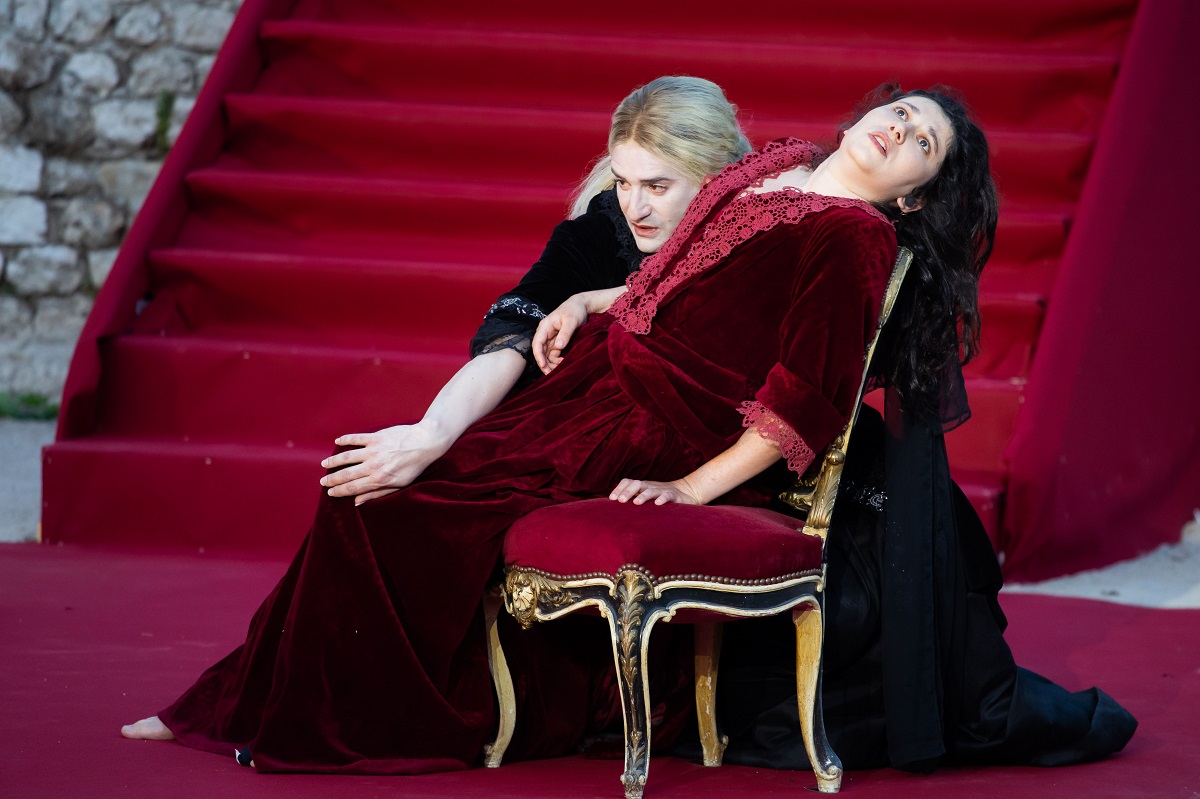 Phèdre à la peine dans les arènes de Cimiez