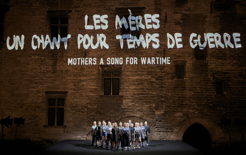 Marta Górnicka crée Mothers. A Song for Wartime au Festival d'Avignon 2024