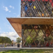 La façade du Théâtre Jean-Claude Carrière situé au Domaine d'O