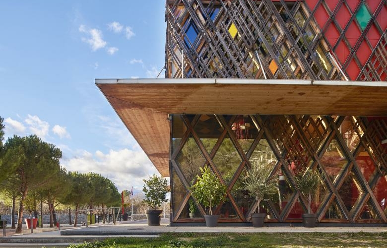 La façade du Théâtre Jean-Claude Carrière situé au Domaine d'O