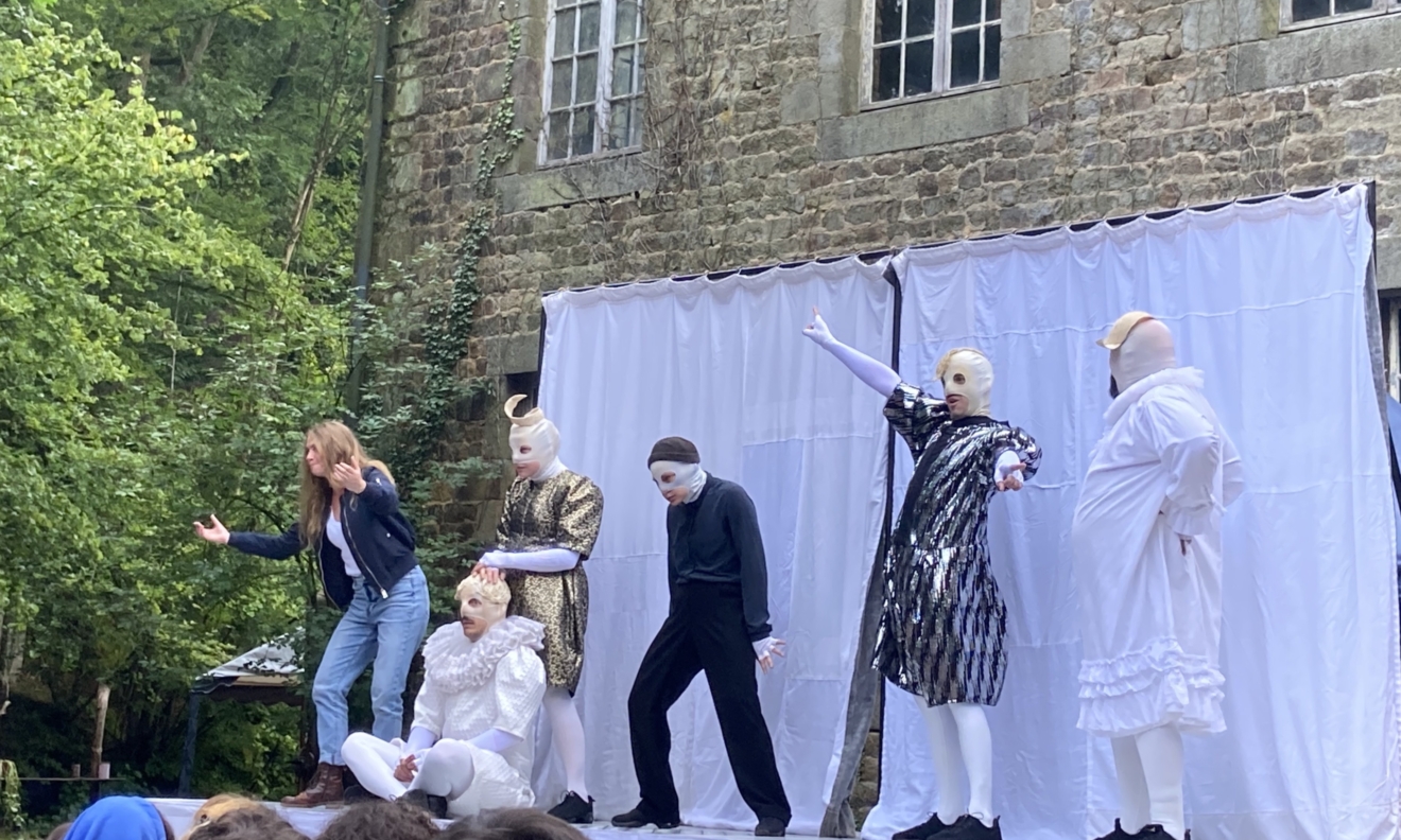 Simon Falguières crée Molière et ses masques au Festival du Moulin de l'Hydre 2024