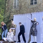 Simon Falguières crée Molière et ses masques au Festival du Moulin de l'Hydre 2024