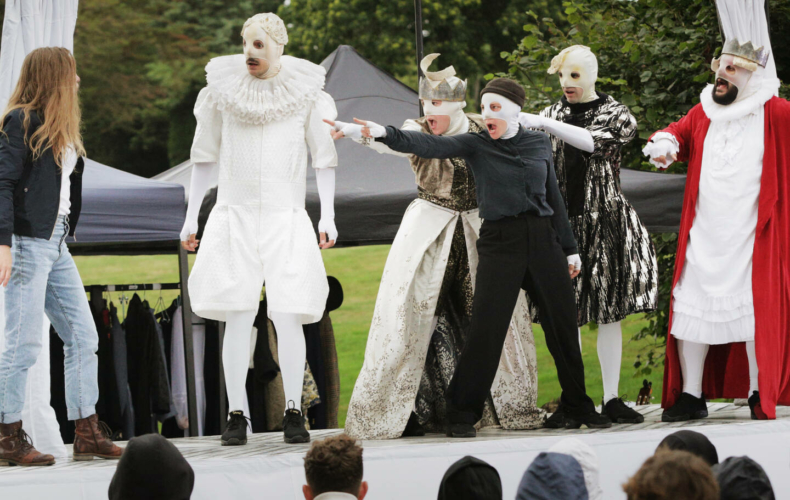 Simon Falguières crée Molière et ses masques au Festival du Moulin de l'Hydre