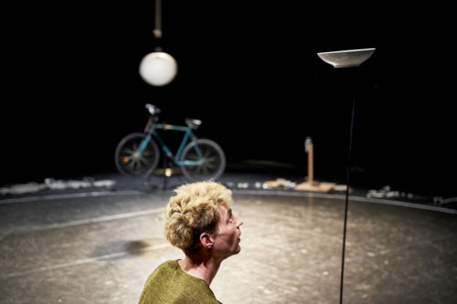 Julian Vogel crée Ceramic Circus