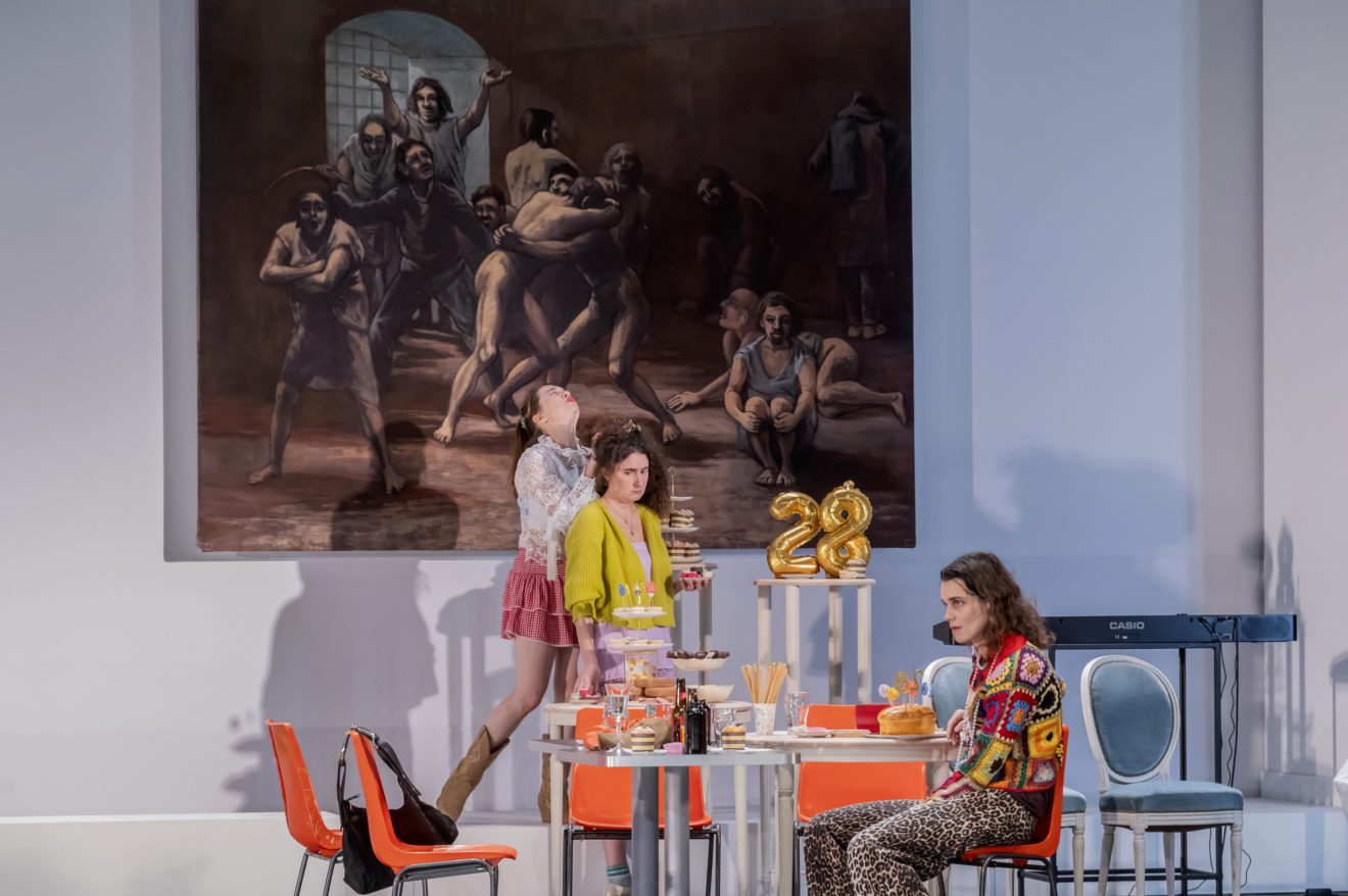 Marcial Di Fonzo Bo crée Dolorosa Trois anniversaires ratés de Rebekka Kricheldorf d'après Les Trois Soeurs de Tchekhov au Quai d'Angers