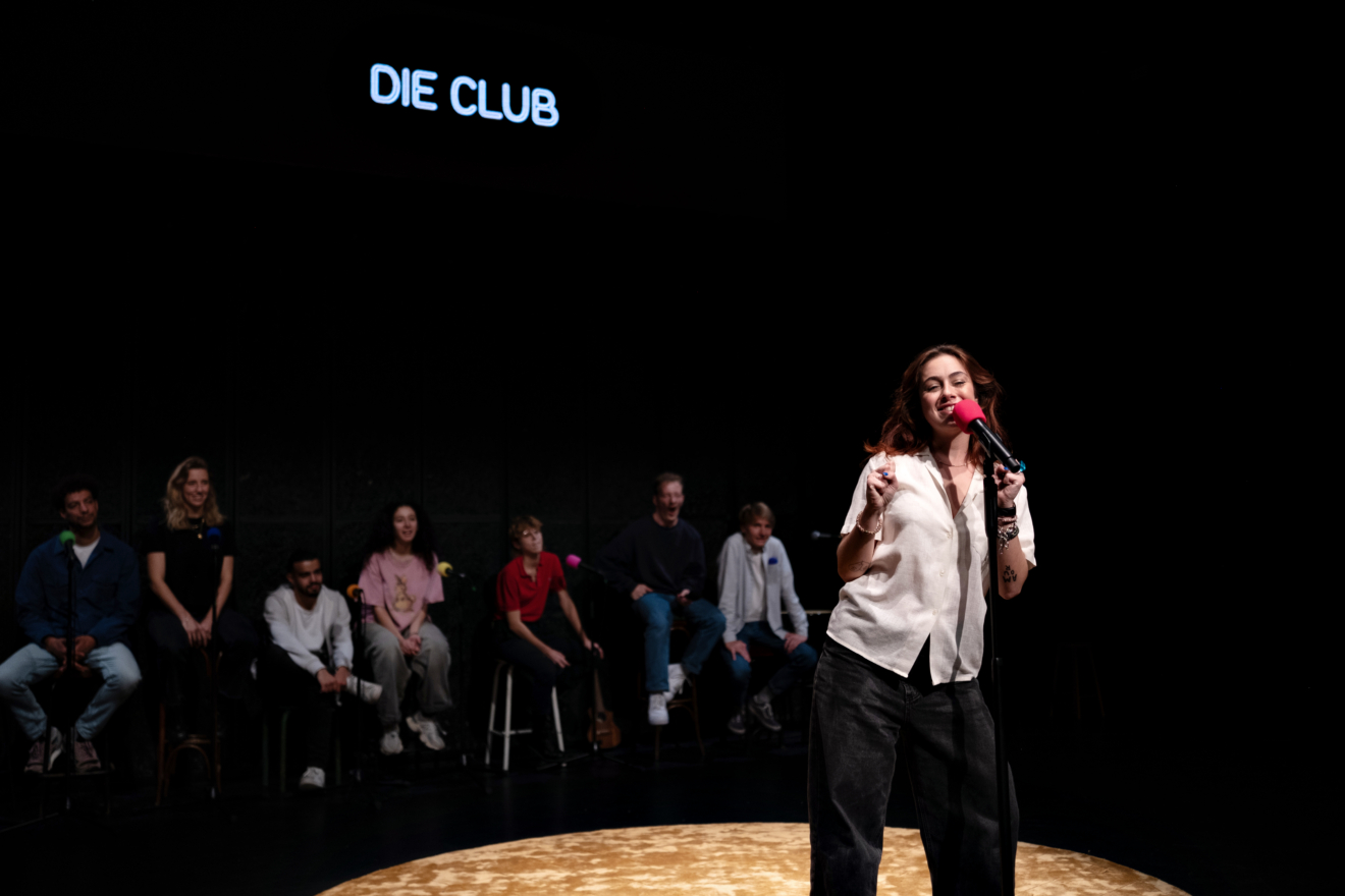Mohamed El Khatib crée Stand-Up au Rond-Point Festival d'automne à Paris Talents Adami Théâtre