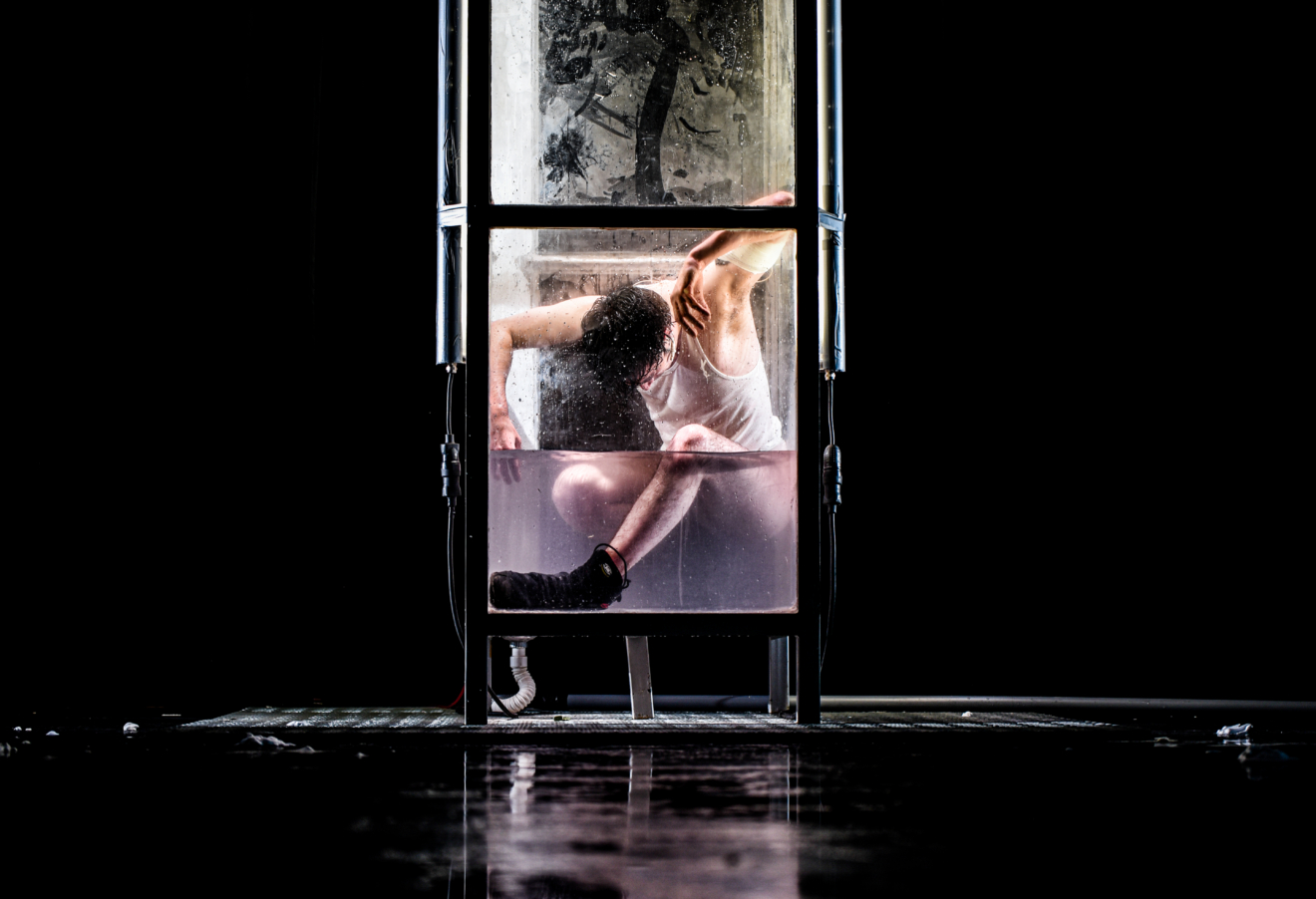 Karelle Prugnaud met en scène Moins que rien d'Eugène Durif d'après Woyzeck de Büchner avec Bertrand de Roffignac au Théâtre 14