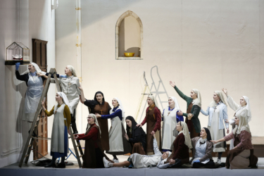 Tiphaine Raffier met en scène Dialogues des Carmélites sous la direction musicale de Ben Glassberg