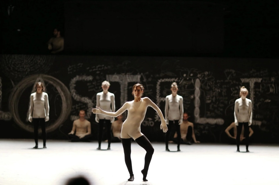 Naharin’s Virus par la Batsheva Dance Company
