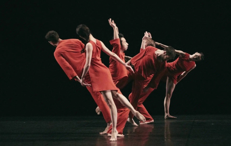 Opera Ballet Vlaanderen Trisha Brown, Twelve Ton Rose photo Filip Van Roe