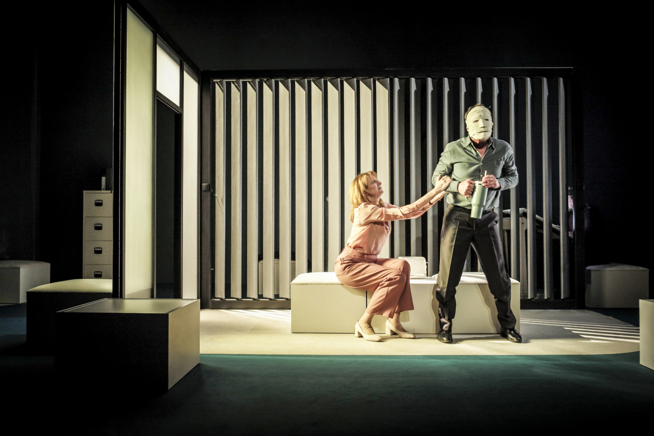 Aurélien Hamard-Padis met en scène Le Moche de Marius von Mayenburg au Studio-Théâtre de la Comédie-Française