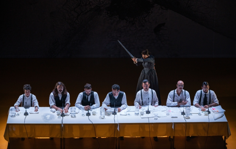 Carolina Bianchi crée The Brotherhood – Trilogia Cadela Força – Capítulo II au Kunstenfestivaldesarts