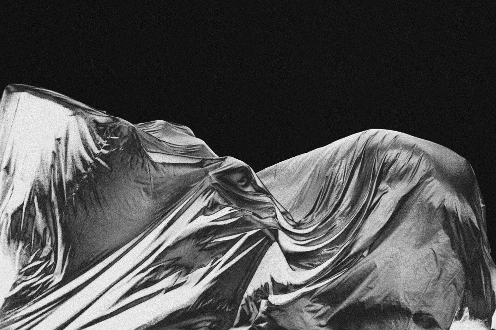 Inhale Delirium Exhale de Miet Warlop fera partie des 83 propositions artistiques du Festival d'Automne 2025