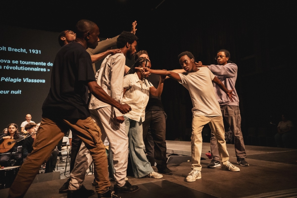 La Mère de Brecht par la cie Organon