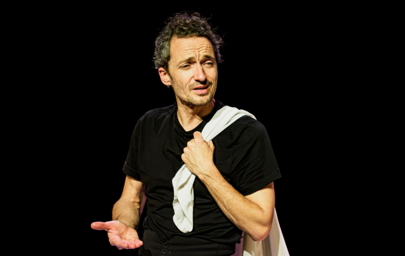 Les Paillettes de leur vie ou la paix déménage de Mickaël Délis