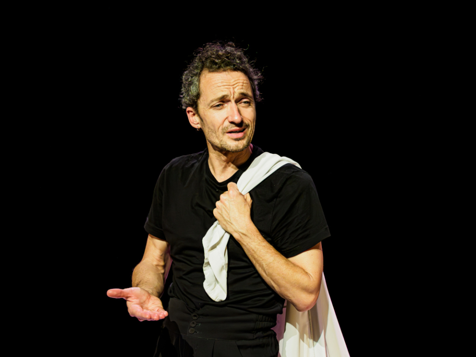 Les Paillettes de leur vie ou la paix déménage de Mickaël Délis