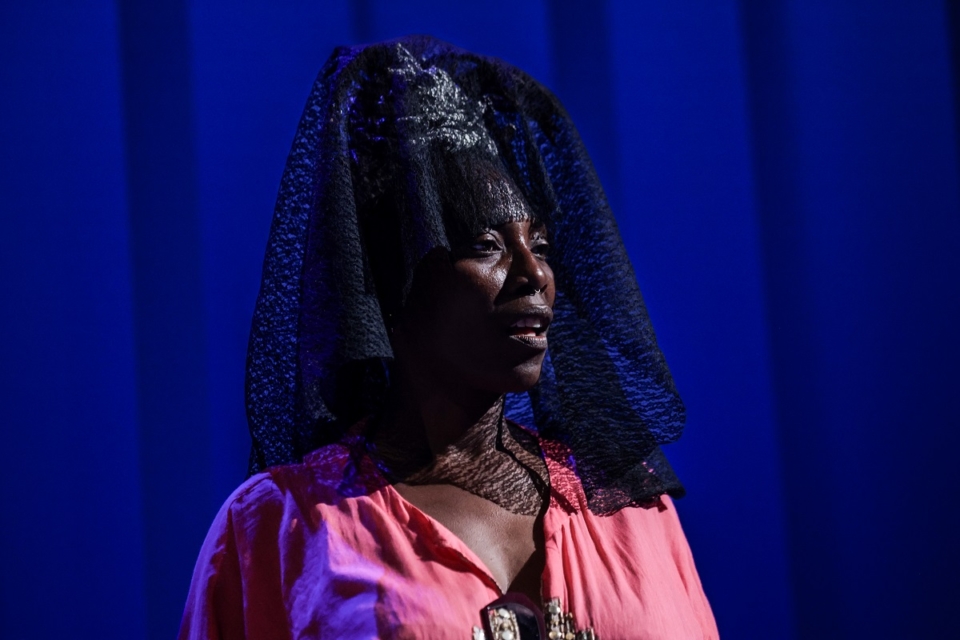 Mata Gabin dans Romancero Queer