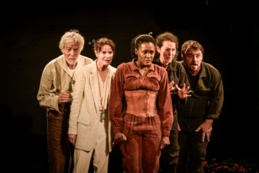 Sophie Bricaire crée Pinocchio Créature d’après Carlo Collodi avec Claïna Clavaron au Studio-Théâtre de la Comédie-Française