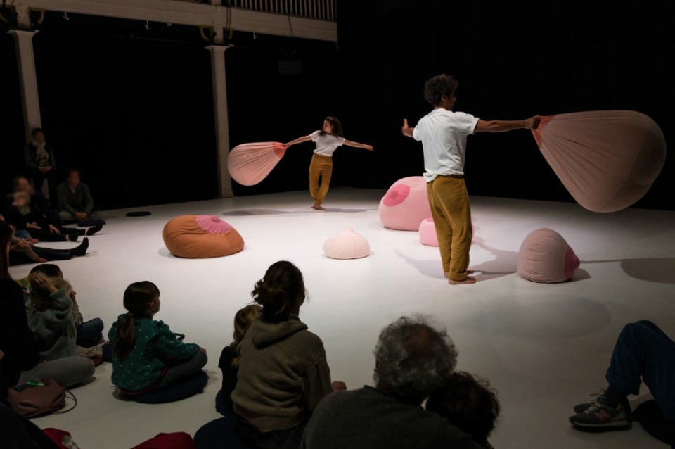 Représentation jeune public au Gymnase (CDCN, Roubaix) Photo Frédéric Iovino Représentation jeune public au Gymnase (CDCN, Roubaix) Photo Frédéric Iovino