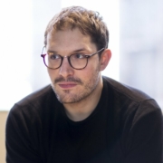 Robert Icke photo Bewerkt Dim