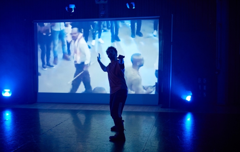 Within this Party de Amir Sabra © Maurice Gunning