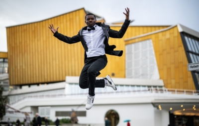 Yann Antonio devant la Philharmonie de Berlin