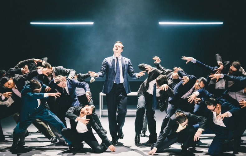 Figures in Extinction de Crystal Pite et Simon McBurney avec le Nederlands Dans Theater