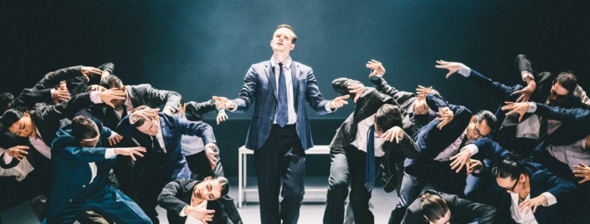 Figures in Extinction de Crystal Pite et Simon McBurney avec le Nederlands Dans Theater